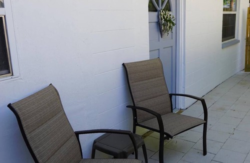 Carver City - Lincoln Gardens Apartment | Experience the passion of hospitality, cleaning, and good location!