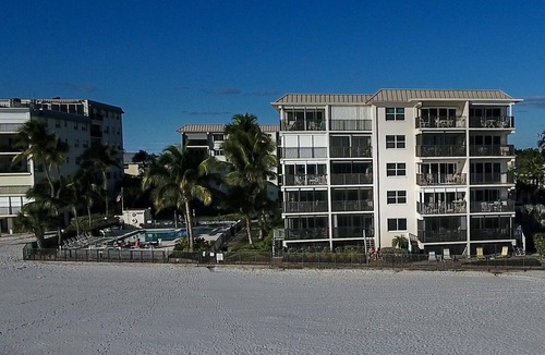 Fort Myers Beach Condo | Fabulous Views at this Beachfront Paradise Vacation Rental - Walk to Everywhere