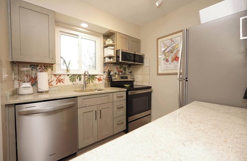 Holiday Isle Condo | Fairway Living | Pool Views, Free Beach Service, Pet Friendly