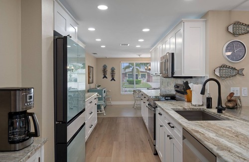 Flor-a-mar House | FALL SAVINGS! Paradise on the Gulf, FREE pontoon boat use and salt water pool.