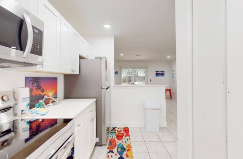 Bayou Oaks House | Family and dog friendly, centrally located, close to parks, shopping and beaches