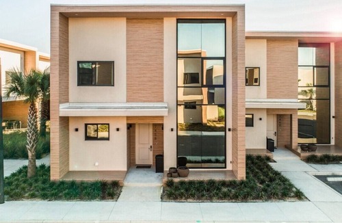 Florida Central Atlantic Coast House | Family friendly 3B/R Near Disney Free Parking, Free Wi-Fi with Pool