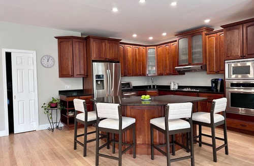 Long Beach House | Family friendly 4-bdrm beach house near surf beach w outdoor shower, AC, & bikes