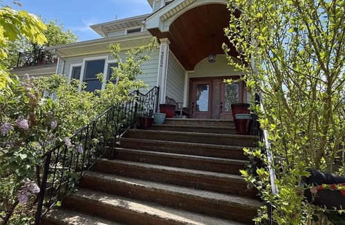 Long Beach House | Family friendly 4-bdrm beach house near surf beach w outdoor shower, AC, & bikes