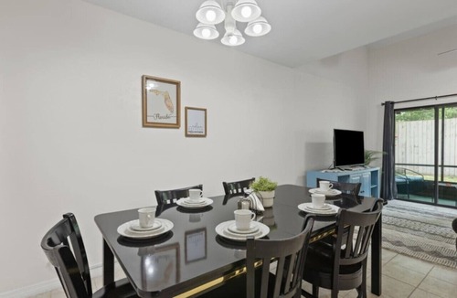Gainesville Condo | Family Friendly Condo w/Dart Board+Games