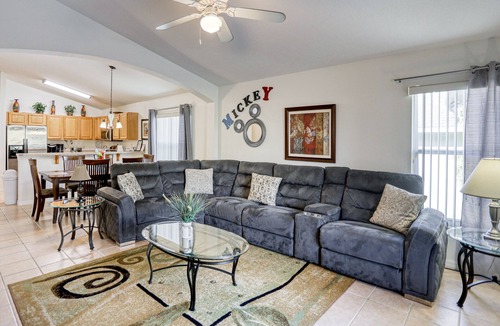 Highgate Park House | Family-Friendly Getaway with a Private Pool & Game Room - Close to Theme Parks