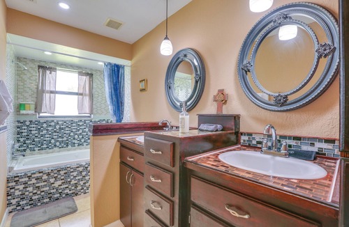 Eisenhower House | Family-Friendly Lehigh Acres Home: Screened Porch!