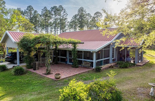 Moultrie House | Family-friendly Pondside Hideaway For Gathering & Entertaining