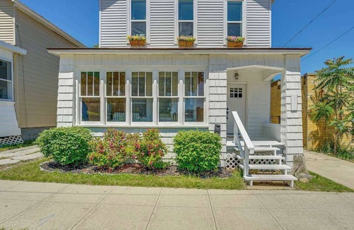 Manistee House | Family-Friendly Retreat near Manistee Riverwalk - dogs allowed