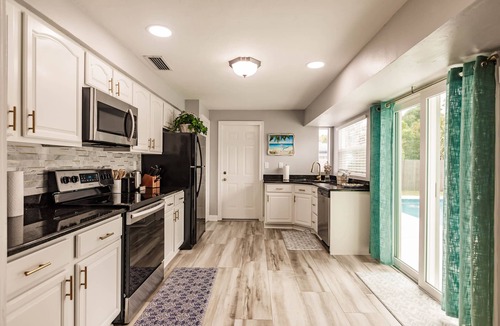 Palm River Estates House | Family & Friends Pool Home | Palm-River