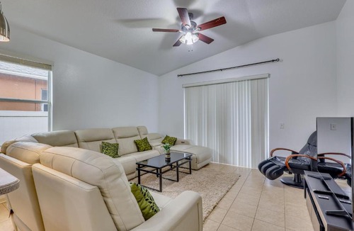 Riverview House | Family Home Near Downtown Tampa w/Community Pool!