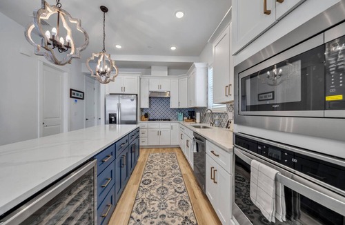 Dune Allen Beach House | Family home with 5 Bd with decks, 5bth with 5 Pk spts, Rooftop - 5 Min to Beach!