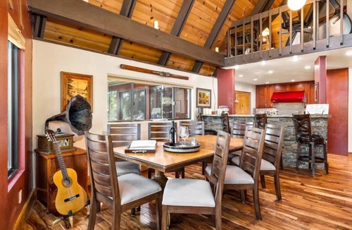 Destin Cabin | Family Lakehouse w/Private Dock & Swim!