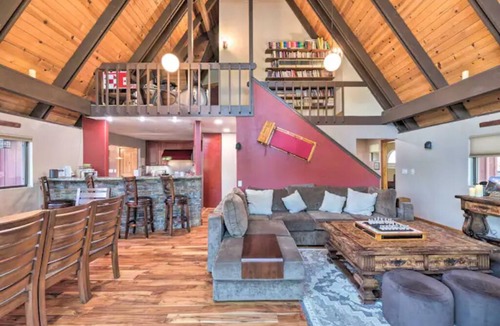 Destin Cabin | Family Lakehouse w/Private Dock & Swim!