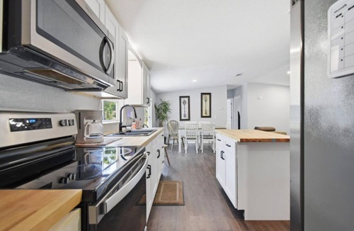 Old Town House | Family & pet friendly ~30 min to Steinhatchee & mins to Springs.50-amp RV hookup