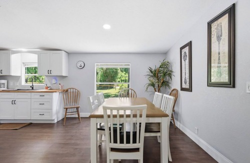 Old Town House | Family & pet friendly ~30 min to Steinhatchee & mins to Springs.50-amp RV hookup
