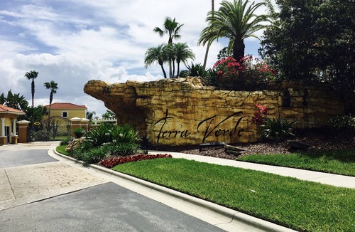 Kissimmee House | Family Vacation Resort with SPA near Orlando Parks & International Airport.