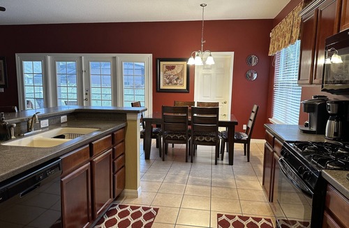 West Kissimmee House | Fantastic 6 Bed/4.5 Bath w/Hot Tub/Pool by Disney!