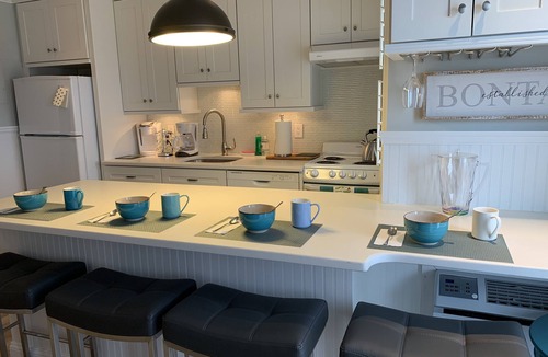 Montauk Apartment | Fantastic Ocean View! Minutes' Walk to Beach! Brand New Split Unit for AC/Heat!