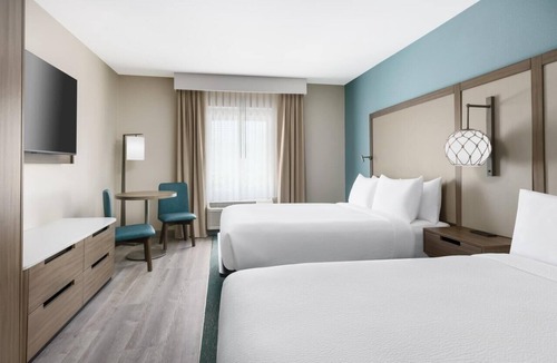 Florida Keys Hotel | Fantastic View! 2 Relaxing Rooms, Free Breakfast, Outdoor Pool, Pets Allowed!