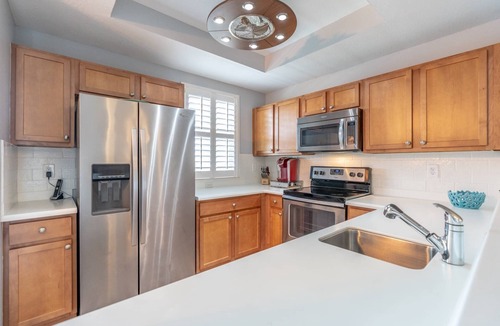Ruskin House | Fantastic Water Views | Newly Updated 3 Bed Town Home | Pet friendly | Sleeps 8