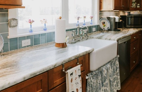 Tallahassee House | Farm stay with gorgeous view! Come stay at the Bird House on Nutbird Hill Farm.
