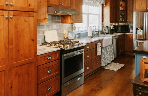 Tallahassee House | Farm stay with gorgeous view! Come stay at the Bird House on Nutbird Hill Farm.