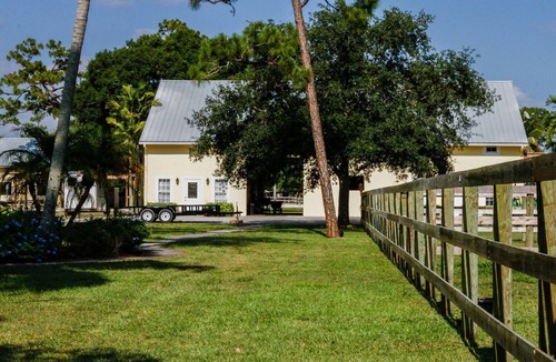 Loxahatchee Groves Cottage | Farmhouse Country Cottage