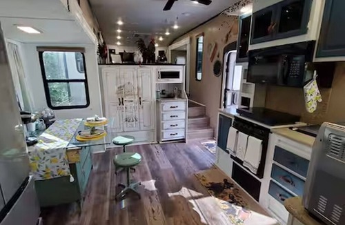Lecanto House | Farmhouse Glamping-10 mins to 3 Sisters Springs