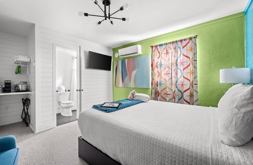 Port St. Joe Hotel | Felicia Dee | Pet-Friendly Sea-Inspired Studio
