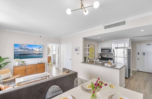 Coconut Grove Apartment | Major international sporting event Prep: Grove Luxe Balcony & Bay View