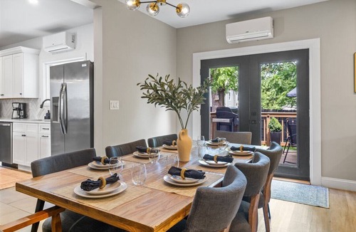 Catskill House | Fire Pit, Hot Tub, Sonos, & Spacious! Walk to Main Street, restaurants & brewery
