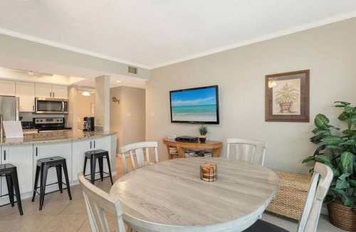 Siesta Key House | Firethorn 232 - 2 Bedroom Condo with Private Beach with lounge chairs & umbrella provided, 2 Poo.