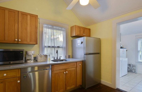Historic Seaport House | First Breath by AvantStay | Close to Old Town w/Pool | Month Long Stays Only