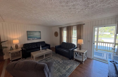 Shellman Bluff House | Fish Camp Getaway-Axl's Redneck Riviera