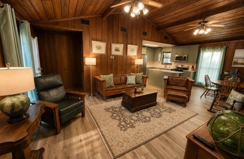 Port St. Joe Cabin | "Fish On!"- Cozy Cabin w/boat parking and Starlink Internet. Pet Friendly!