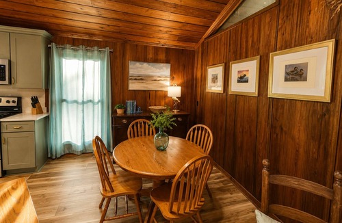 Port St. Joe Cabin | "Fish On!"- Cozy Cabin w/boat parking and Starlink Internet. Pet Friendly!