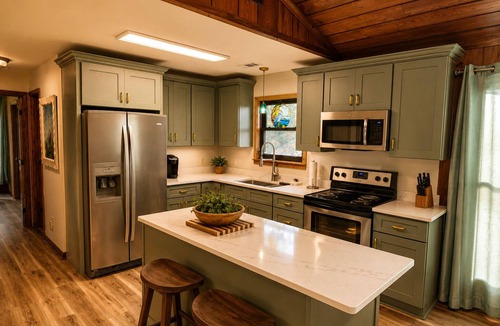 Port St. Joe Cabin | "Fish On!"- Cozy Cabin w/boat parking and Starlink Internet. Pet Friendly!
