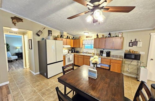 Taylor Creek House | FISHERMAN'S HIDEAWAY! Waterfront home on canal in Okeechobee!