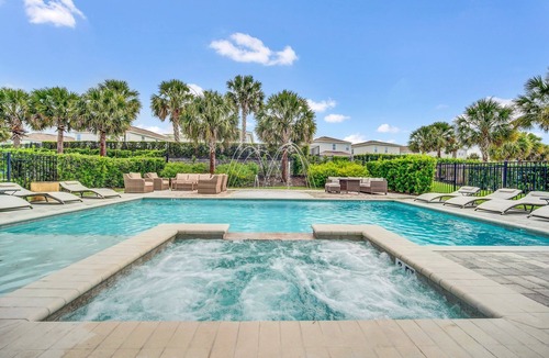 West Kissimmee House | Five-Star 11 Bedroom Estate with Private Ensuites & Resort-Style Splash Pad