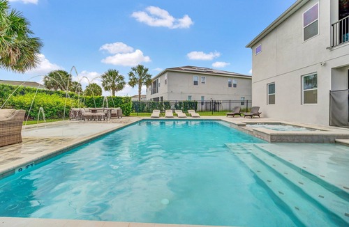 West Kissimmee House | Five-Star 11 Bedroom Estate with Private Ensuites & Resort-Style Splash Pad