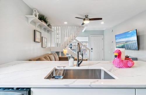 Navarre Beach Apartment | Flamingo Cottage, has pool, near beach, great value