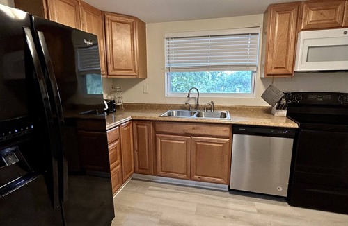 Summerland Key Cottage | FLAMINGO COTTAGE summer fun. Pool, boating, fishing lobster season.