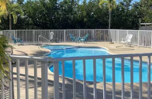 Summerland Key Cottage | FLAMINGO COTTAGE summer fun. Pool, boating, fishing lobster season.