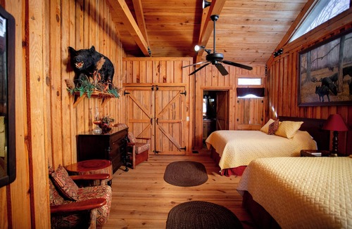 Swainsboro Cottage | Flat Creek Lodge Boar Hog Cottage 1 hr 15 min form Augusta National