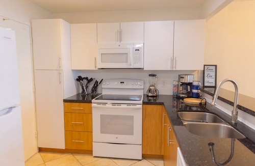 Hollywood South Central Beach Condo | Flip Flop Paradise in Hollywood Florida