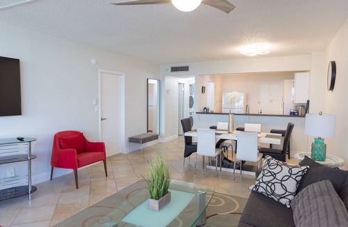 Hollywood South Central Beach Condo | Flip Flop Paradise in Hollywood Florida