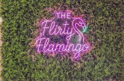Homosassa House | Flirty Flamingo saltwater pool Kayaks Sleeps 8 Old Homasassa fenced yard 1 Dog OK