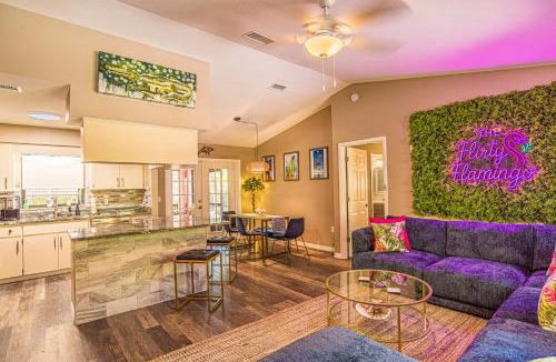 Homosassa House | Flirty Flamingo saltwater pool Kayaks Sleeps 8 Old Homasassa fenced yard 1 Dog OK