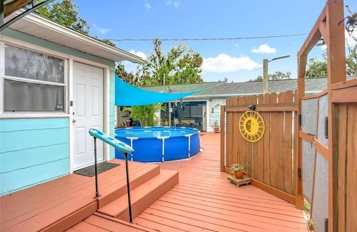 Memphis House | Florida Bungalow 2 Bedroom 1 and 1/2 Bath with Pool